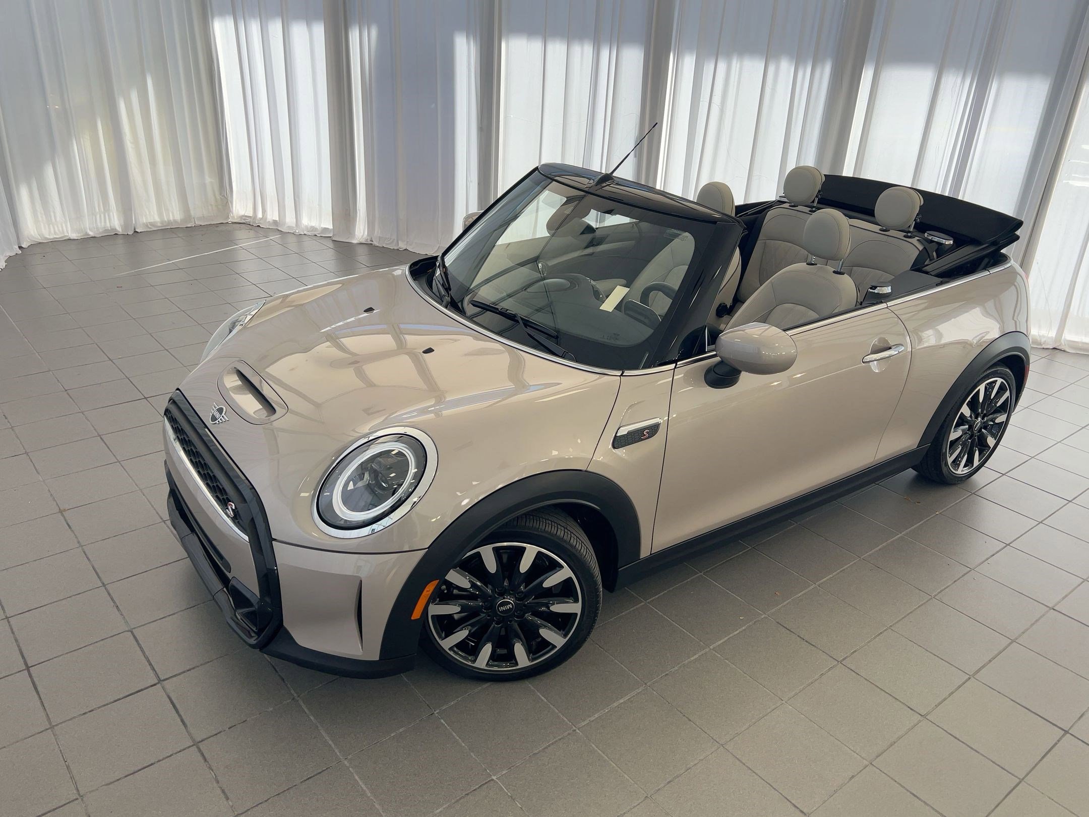 Certified 2023 MINI Cooper S w/ Signature Upholstery Package image 32