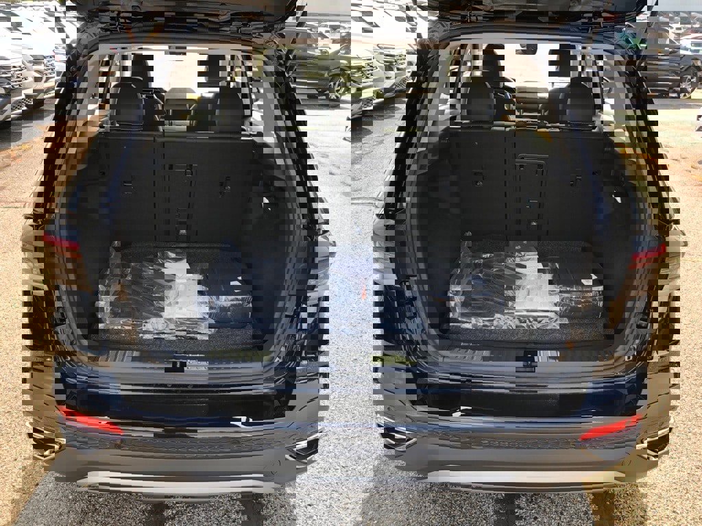 New 2025 Volkswagen Taos SEL image 33