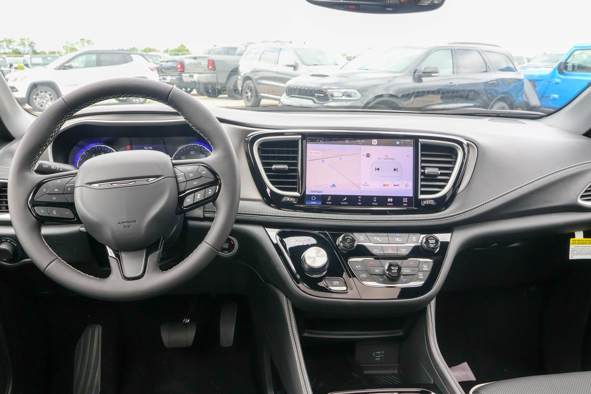 New 2027 Chrysler Pacifica Limited AWD/4WD image 17