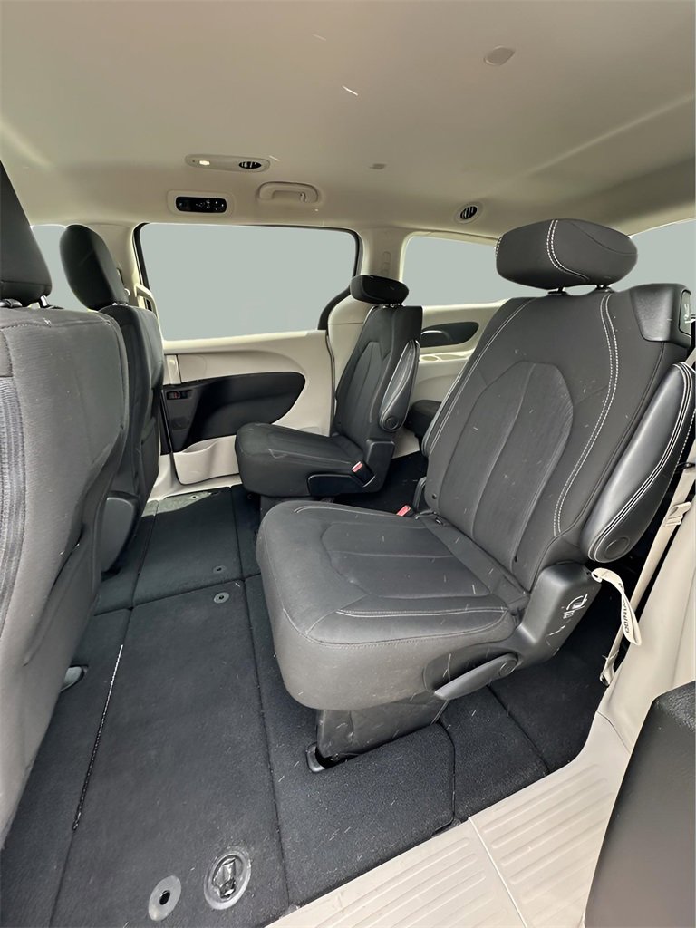 Used 2023 Chrysler Voyager LX image 12