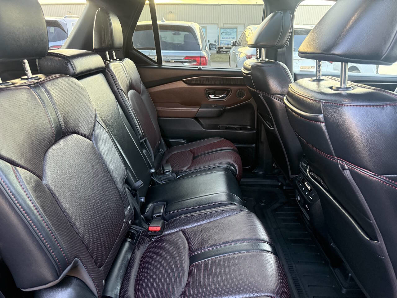 Used 2025 Honda Pilot Black Edition image 29