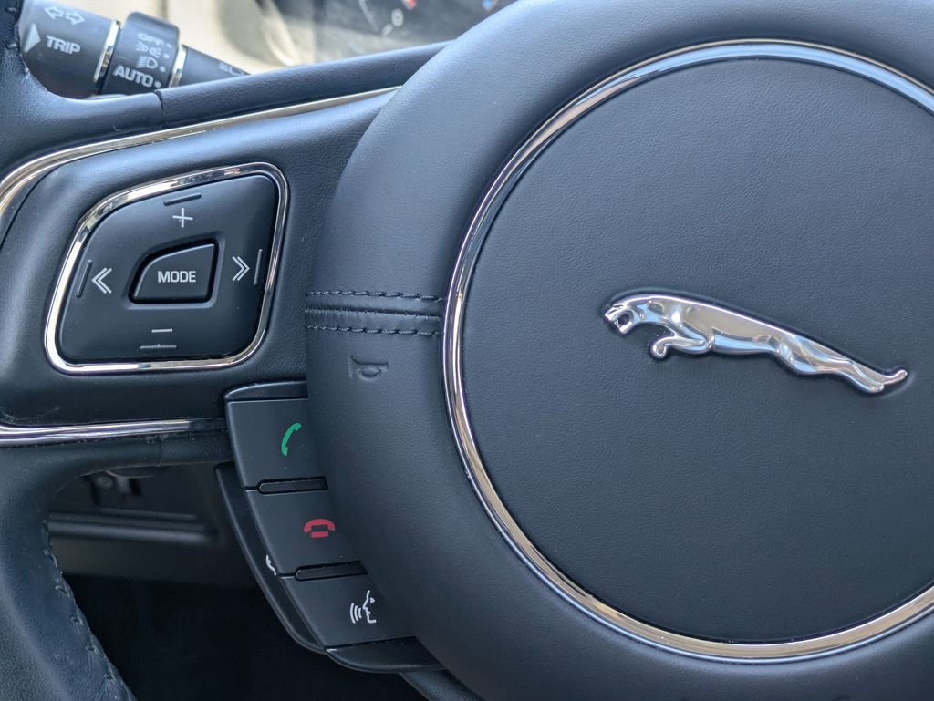 Used 2019 Jaguar XJ R-Sport image 15