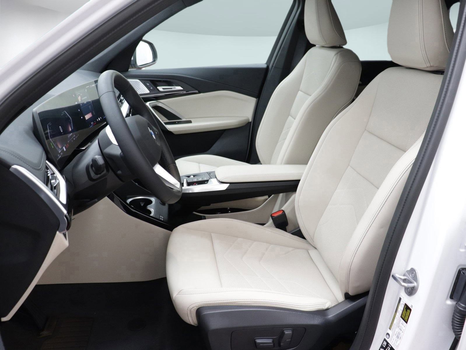 Used 2025 BMW X1 xDrive28i w/ Convenience Package image 3