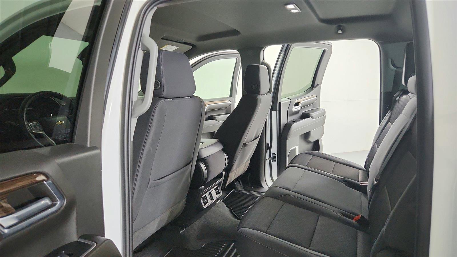 Used 2024 Chevrolet Silverado 1500 LT AWD/4WD image 16