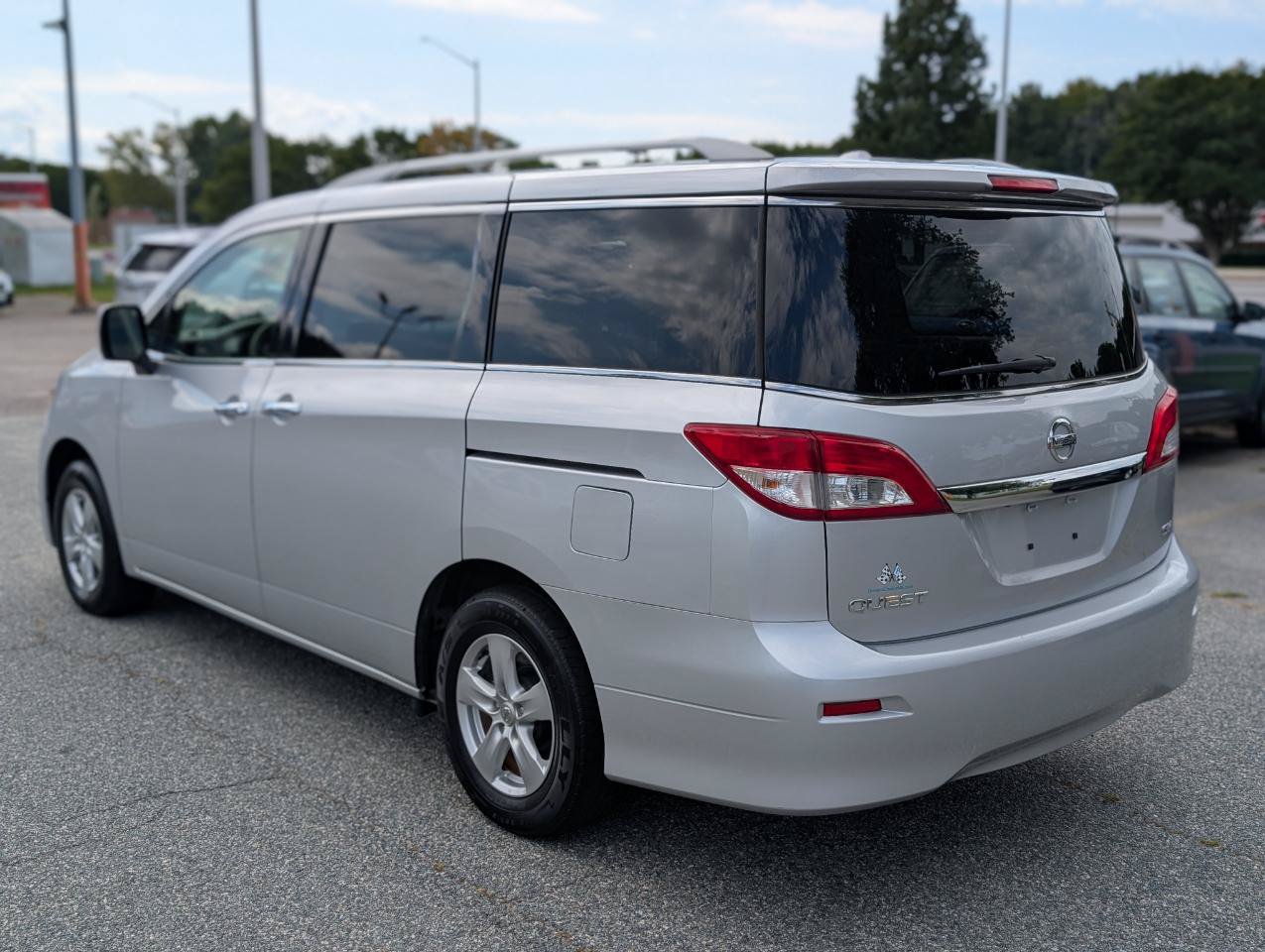 Used 2017 Nissan Quest SV FWD image 4