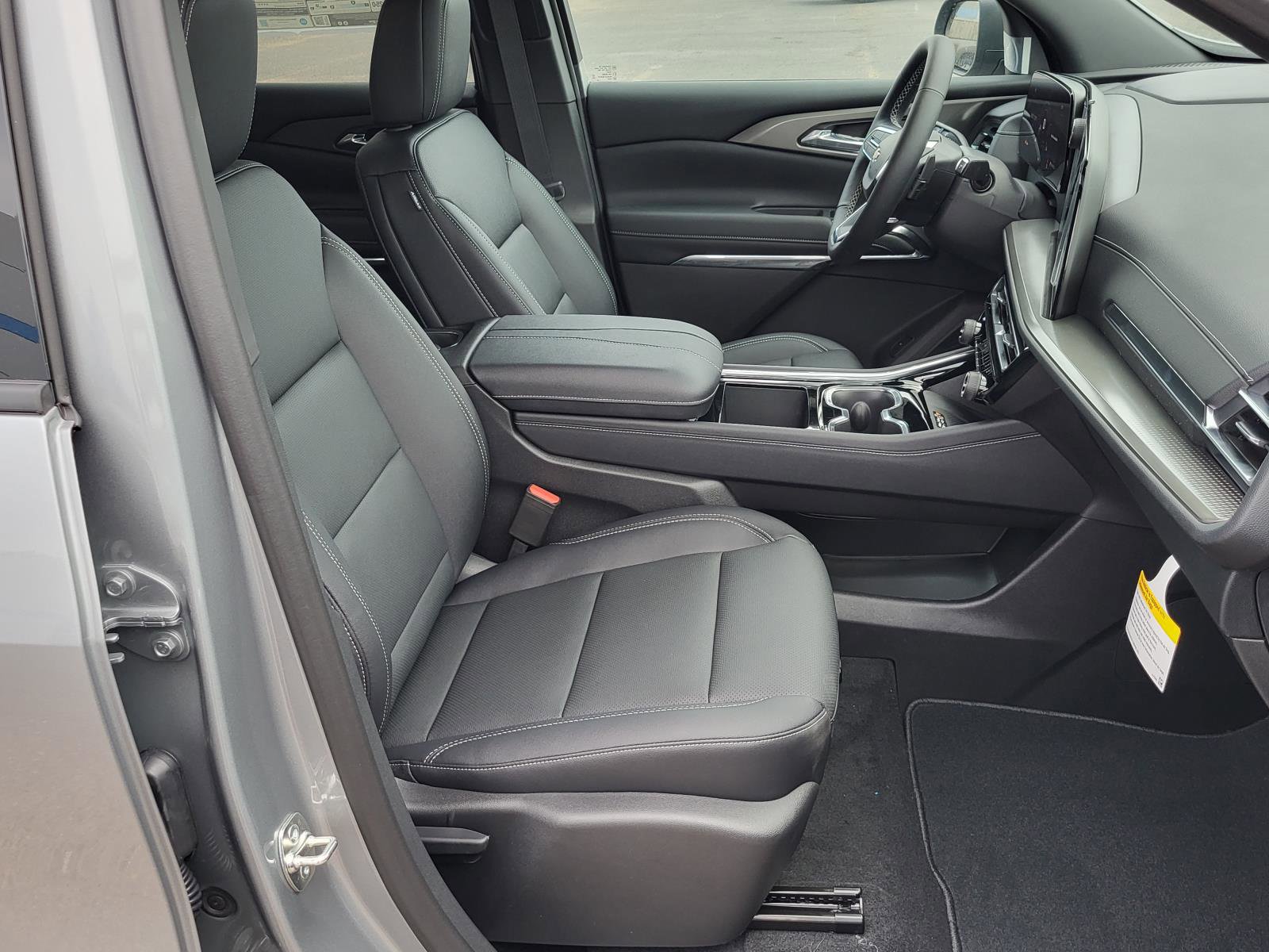 New 2026 Chevrolet Traverse LT image 10