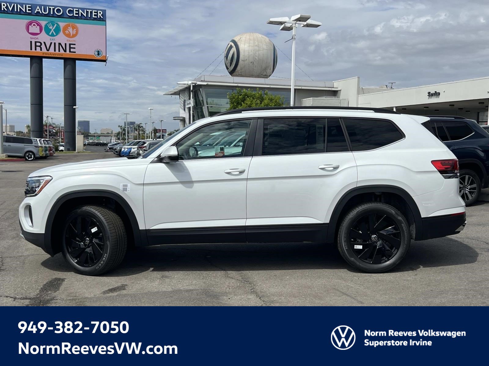 New 2026 Volkswagen Atlas SE image 2