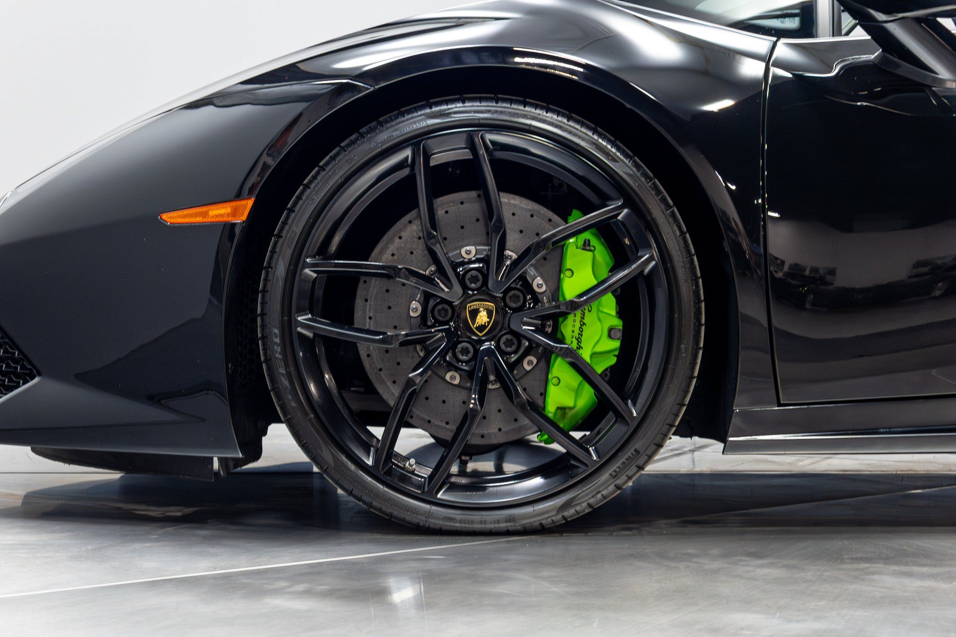Used 2017 Lamborghini Huracan LP 610-4 AWD/4WD image 37