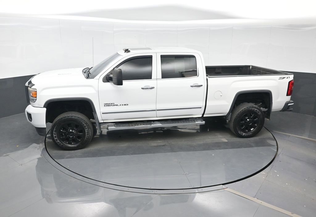 Used 2015 GMC Sierra 3500 Denali w/ Duramax Plus Package image 18