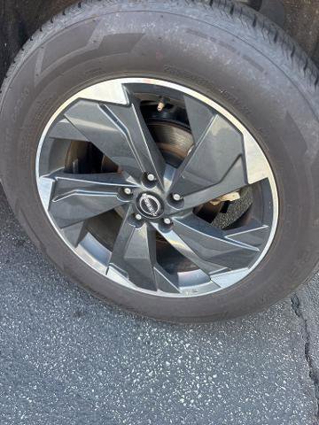 Certified 2025 Nissan Rogue SV FWD image 7