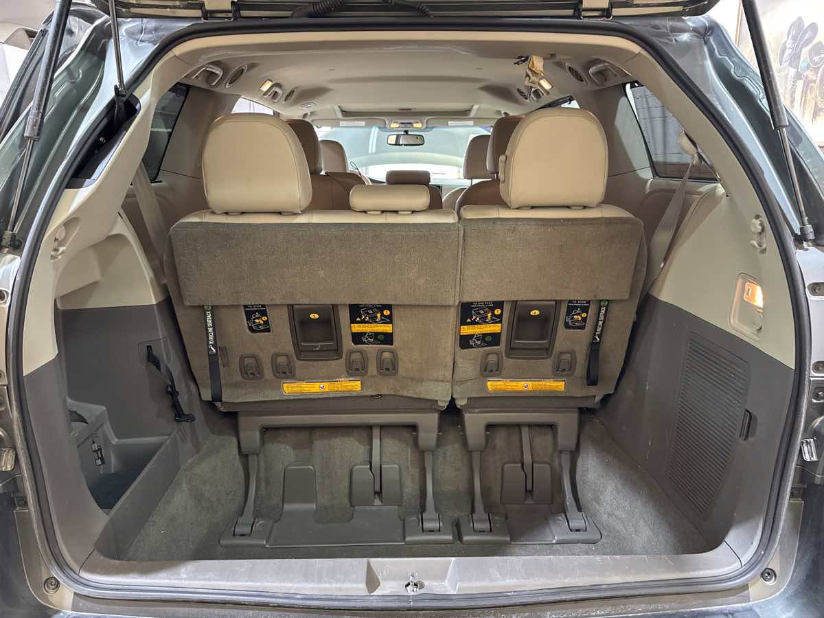 Used 2012 Toyota Sienna XLE w/ XLE Navigation Pkg FWD image 14