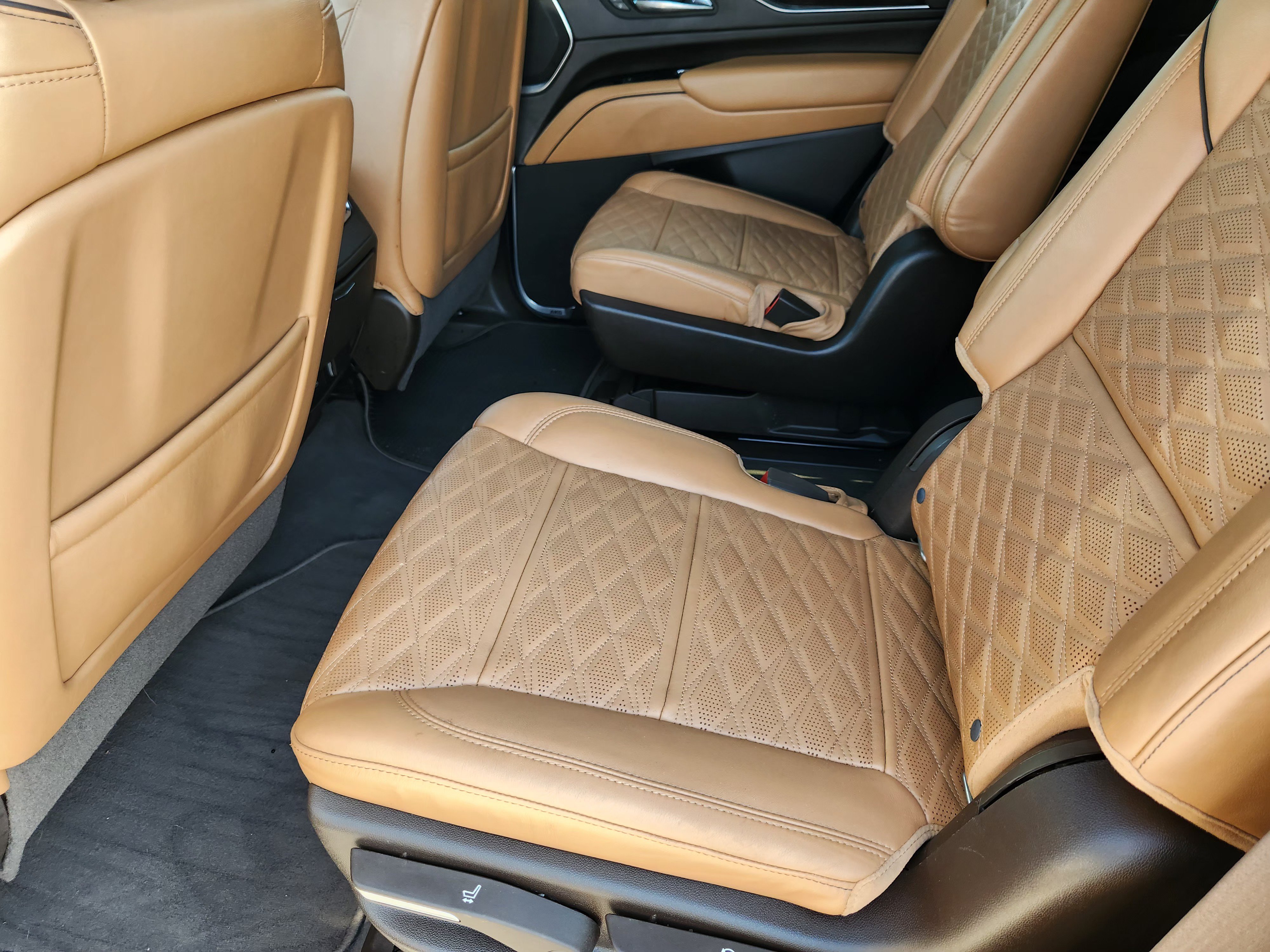 Used 2021 Cadillac Escalade Premium Luxury AWD/4WD image 31