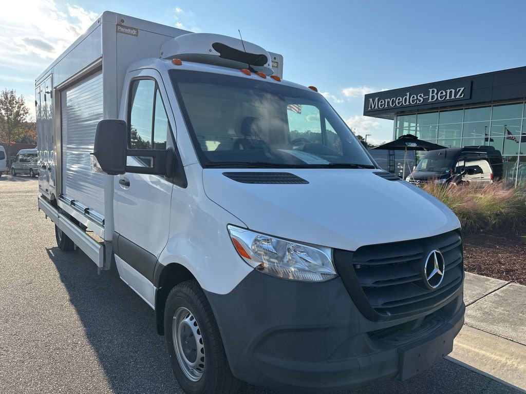 Used 2022 Mercedes-Benz Sprinter 3500 image 2