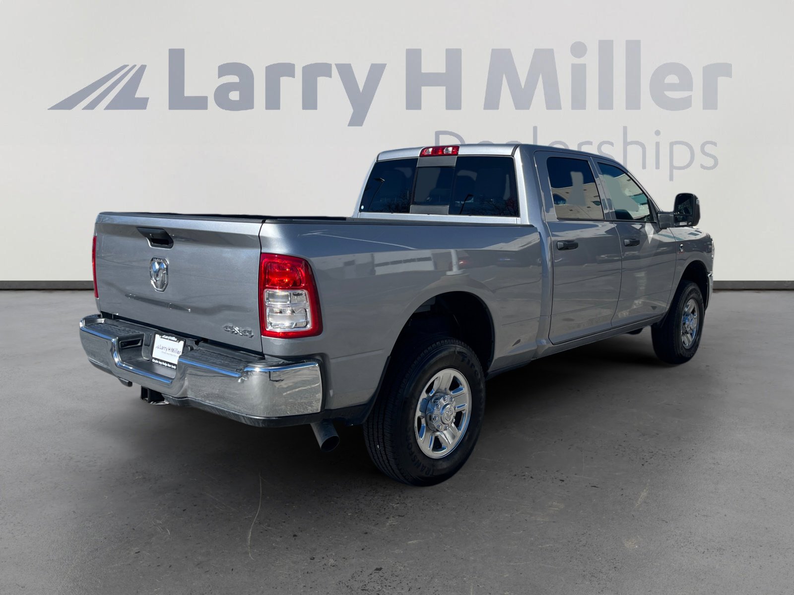 Used 2024 RAM 2500 Tradesman w/ Chrome Appearance Group image 5