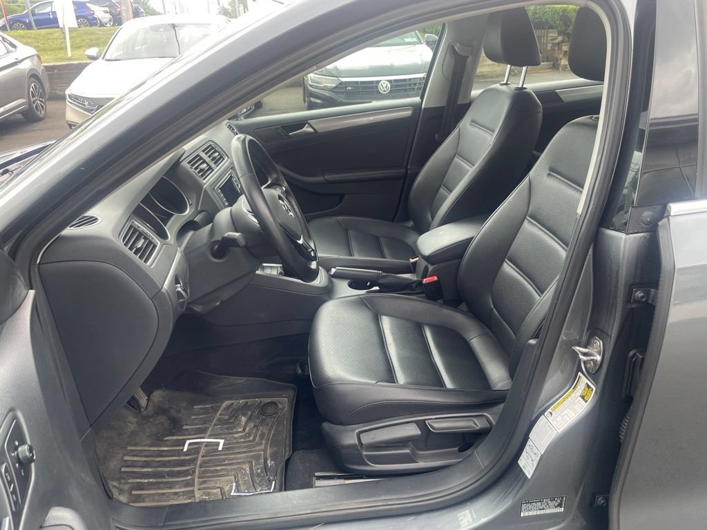 Used 2017 Volkswagen Jetta SE FWD image 13