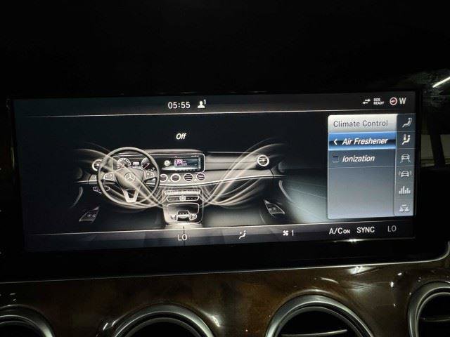 Used 2017 Mercedes-Benz E 400 4MATIC Wagon image 46