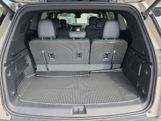 New 2026 GMC Acadia AT4 w/ Luxury Package AWD/4WD image 20