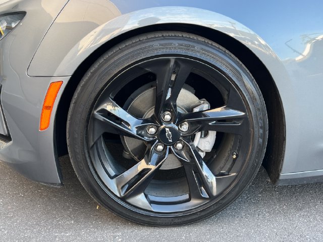 Used 2021 Chevrolet Camaro LT RWD image 9