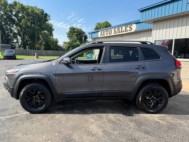 Used 2018 Jeep Cherokee Trailhawk AWD/4WD image 3