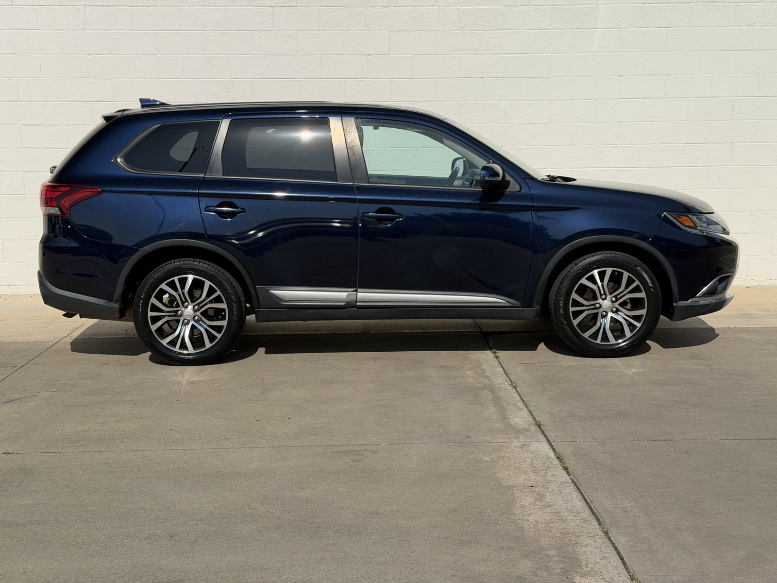 Used 2017 Mitsubishi Outlander SE FWD image 4