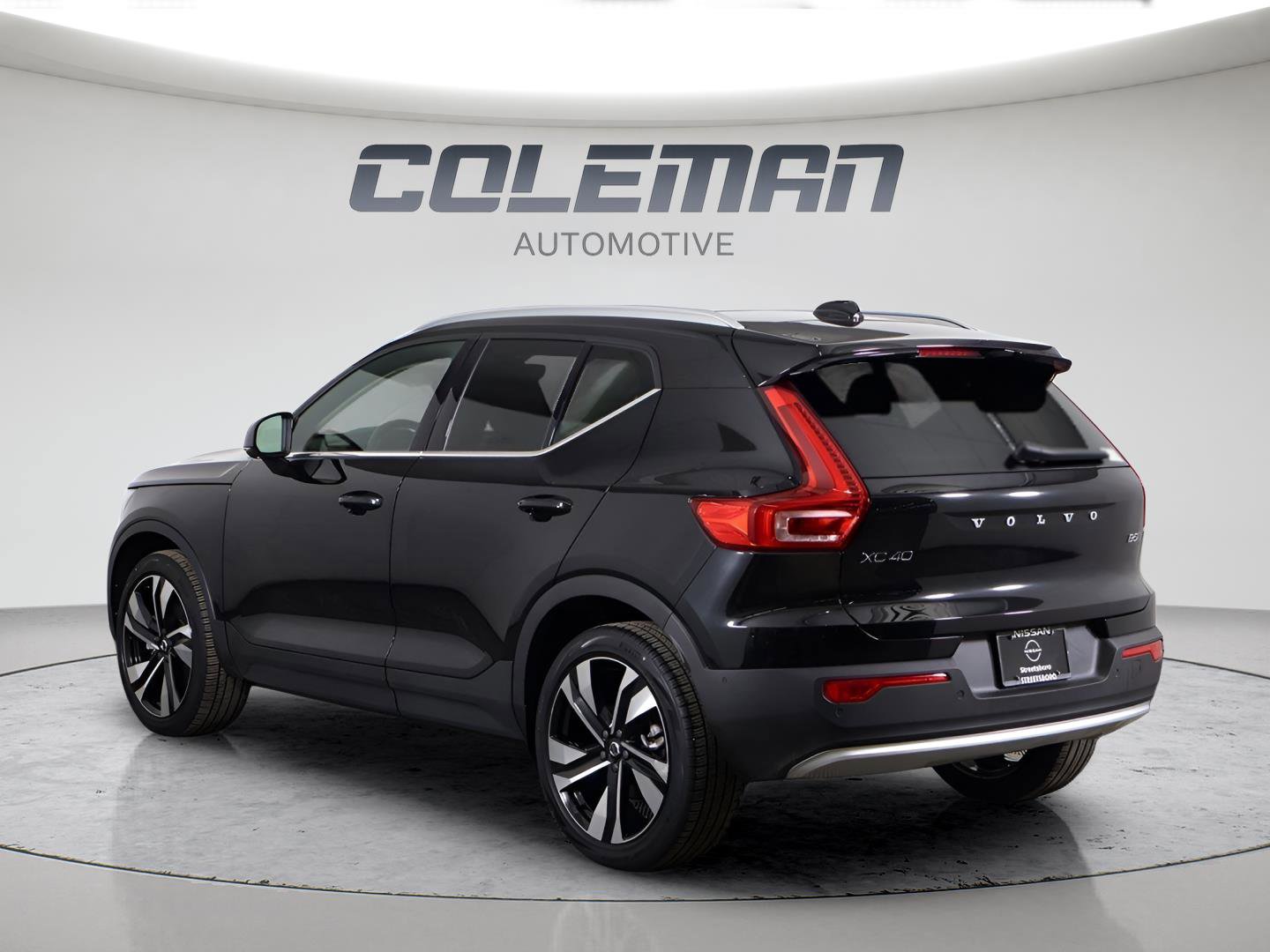 Used 2023 Volvo XC40 B5 Plus w/ Protection Package Premier image 8