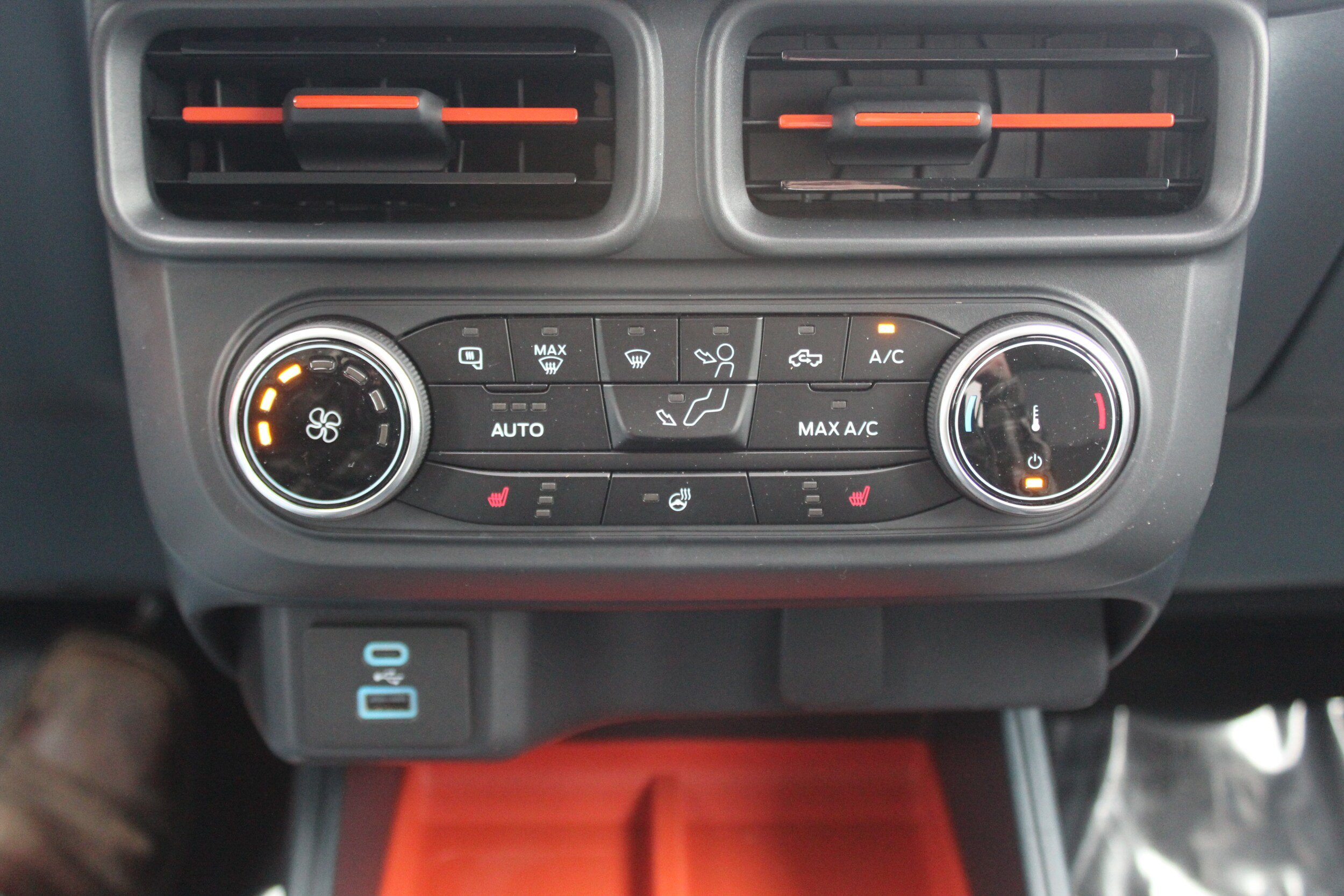 Used 2024 Ford Maverick XLT w/ XLT Luxury Package AWD/4WD image 13