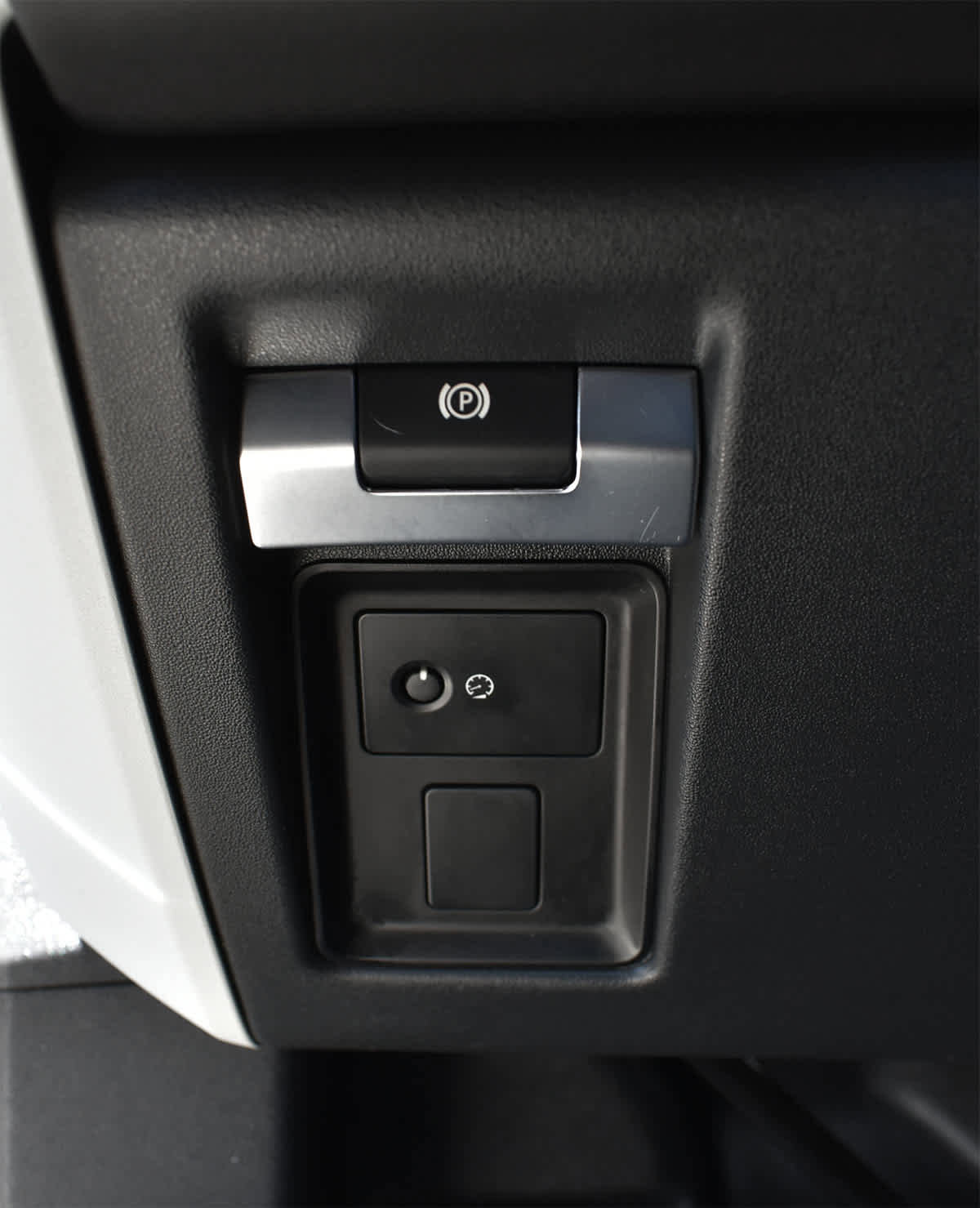 Used 2024 Land Rover Defender 110 S image 28