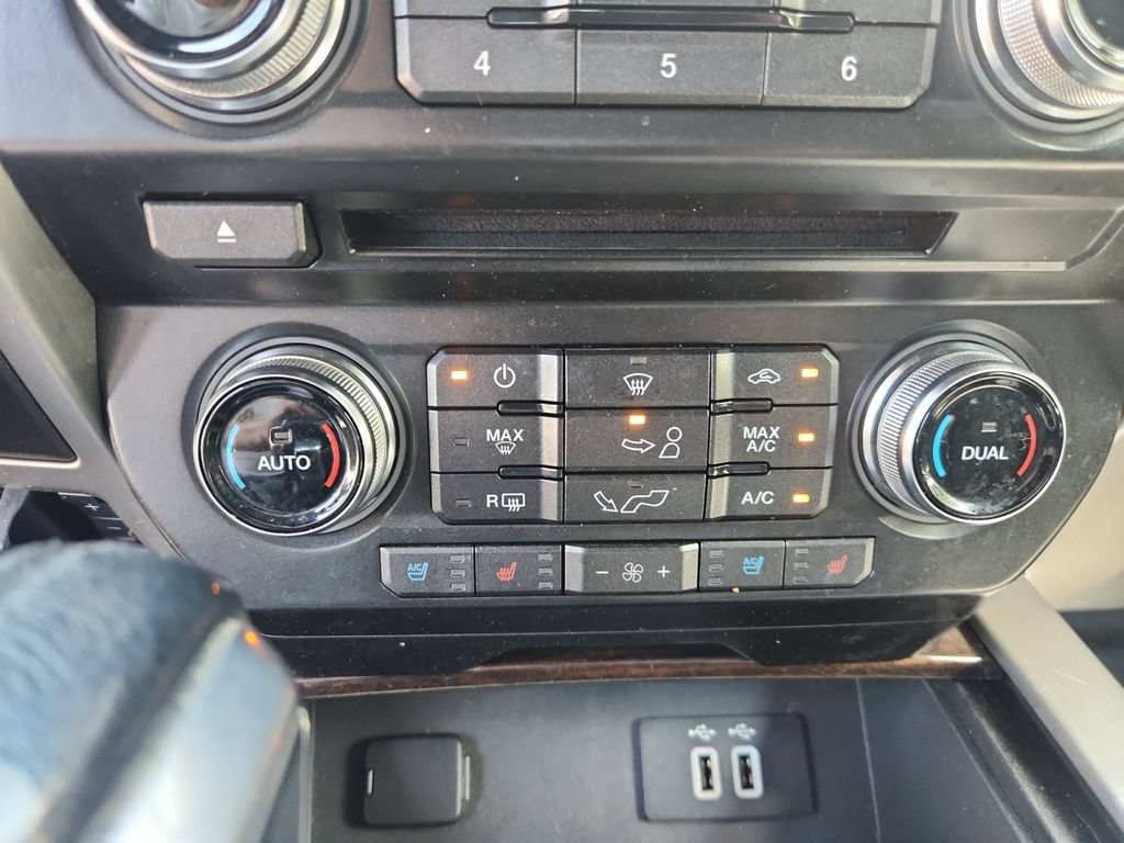 Used 2016 Ford F150 Platinum w/ Equipment Group 701A Luxury AWD/4WD image 17