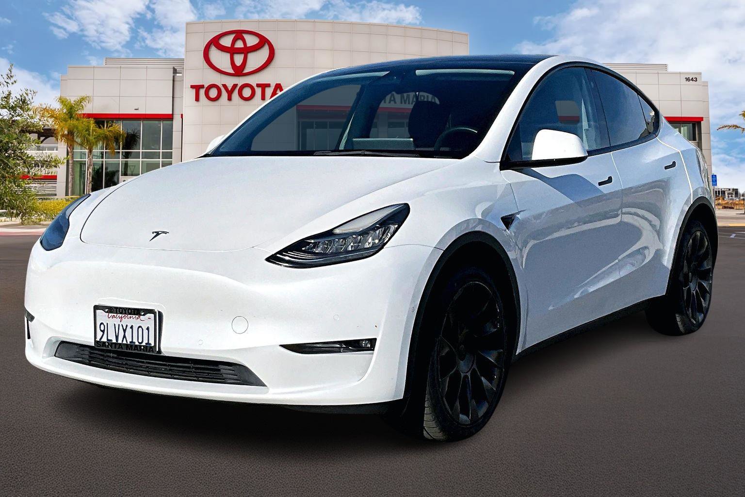 Used 2022 Tesla Model Y Long Range image 10
