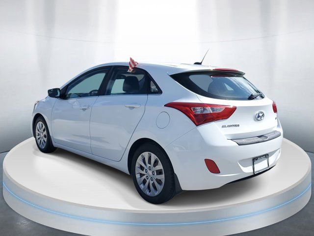 Used 2017 Hyundai Elantra GT image 3