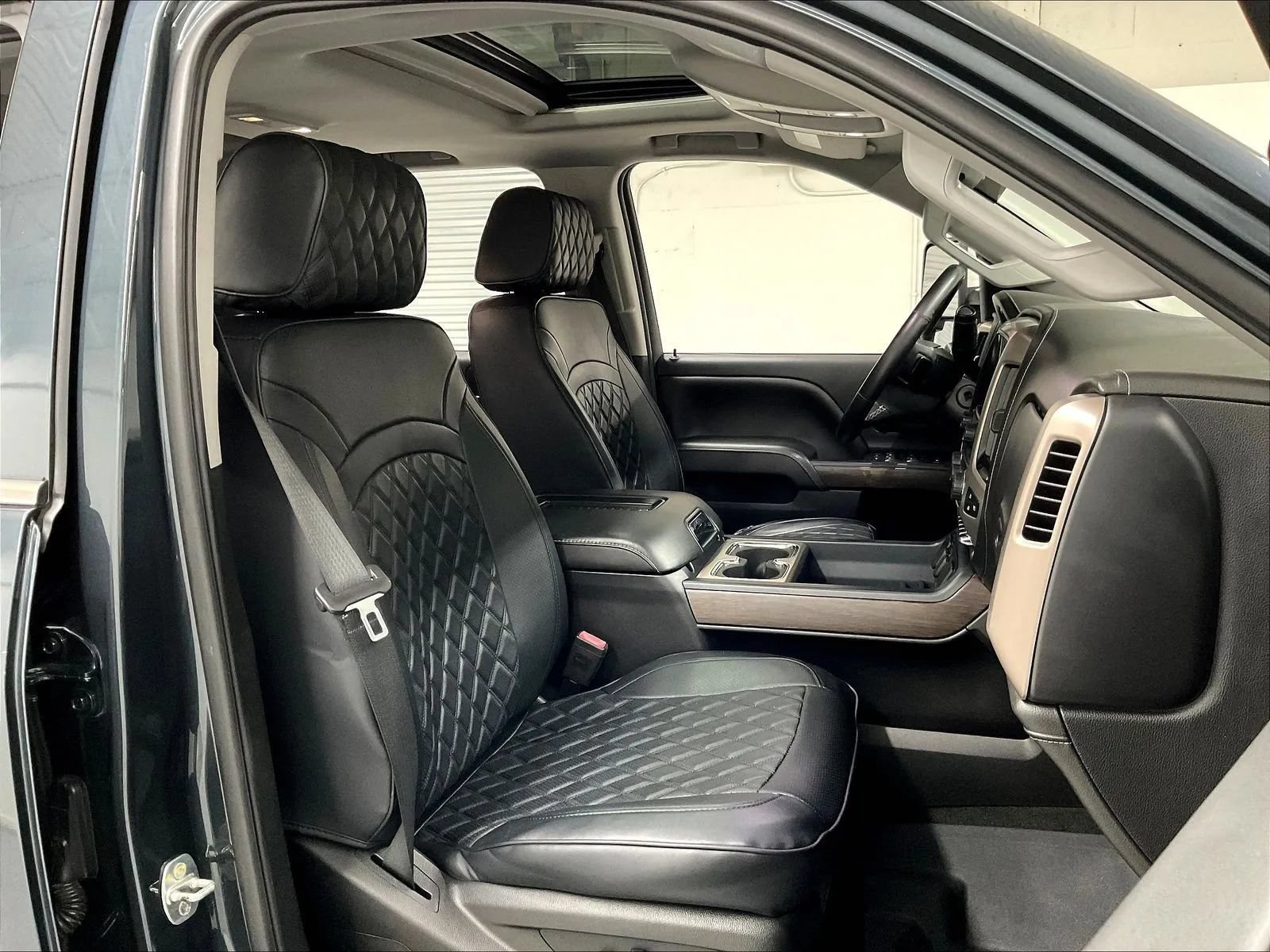 Used 2018 GMC Sierra 2500 Denali w/ Duramax Plus Package AWD/4WD image 12