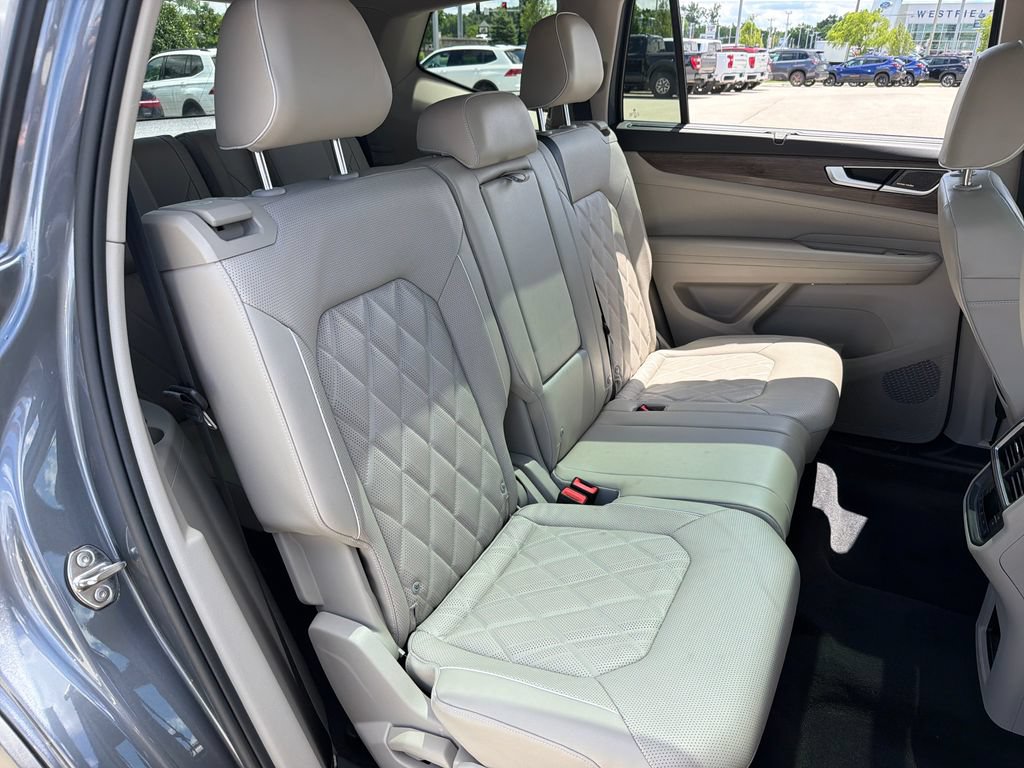 Certified 2024 Volkswagen Atlas SEL Premium R-Line AWD/4WD image 27