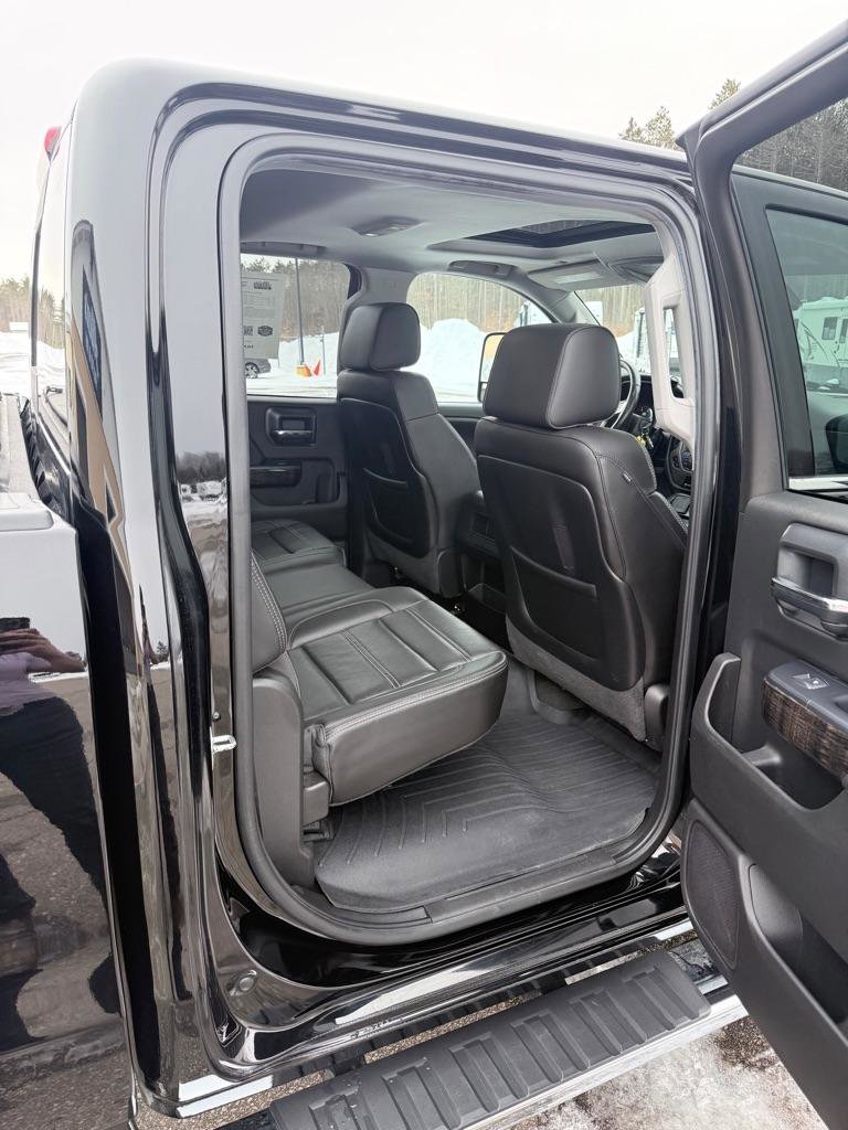 Used 2015 GMC Sierra 3500 Denali w/ Duramax Plus Package image 17