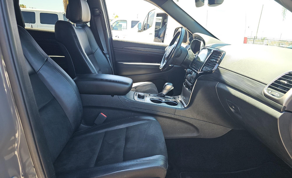Used 2020 Jeep Grand Cherokee Altitude AWD/4WD image 27