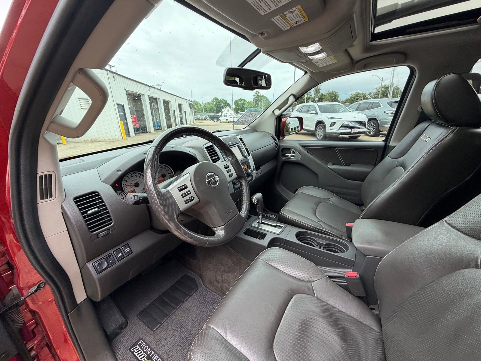Used 2016 Nissan Frontier PRO-4X w/ Pro-4x Luxury Package AWD/4WD image 11