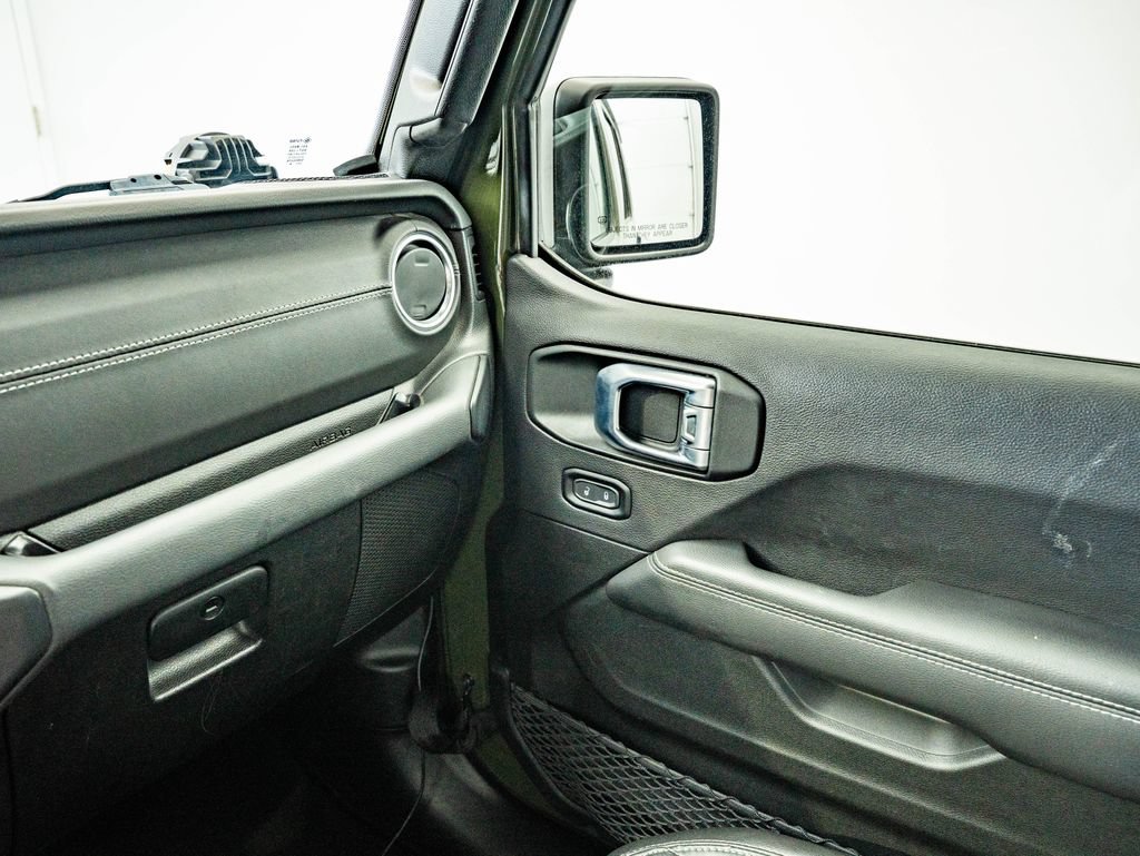 Used 2021 Jeep Wrangler Unlimited Sahara AWD/4WD image 36