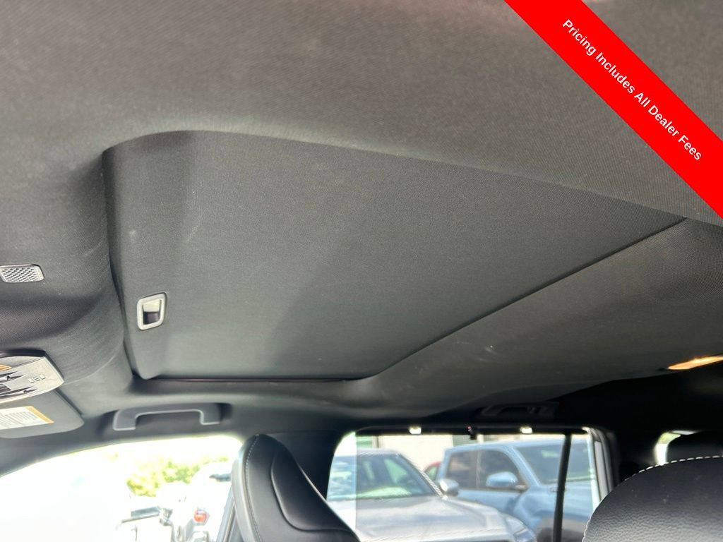 Used 2022 Toyota Highlander XSE FWD image 6