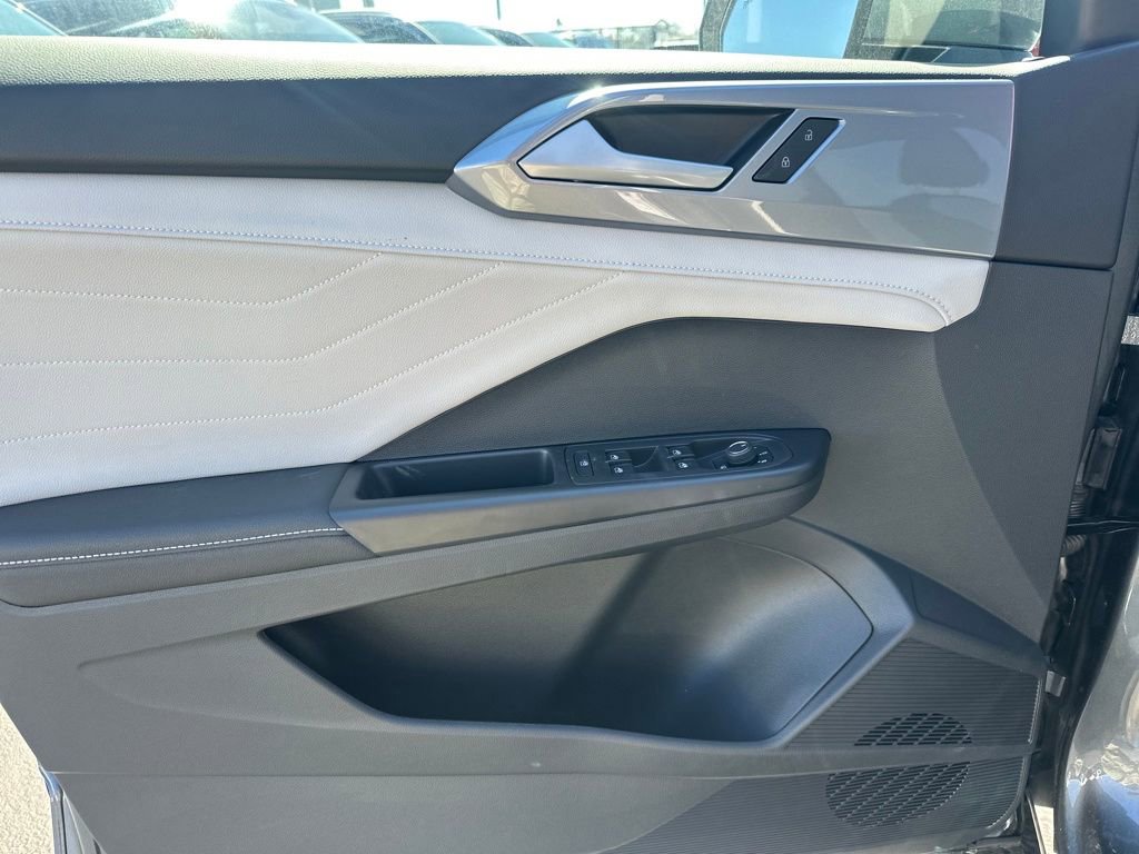 New 2026 Volkswagen Taos SEL image 18