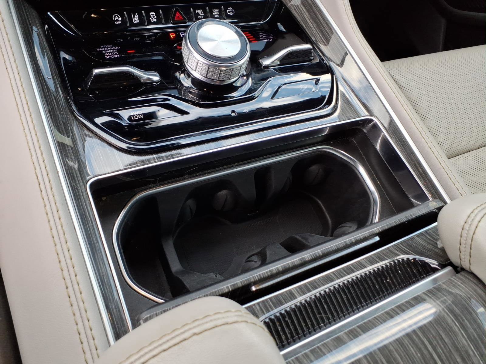 Used 2022 Jeep Wagoneer Series III w/ Flexible Seating Group image 26