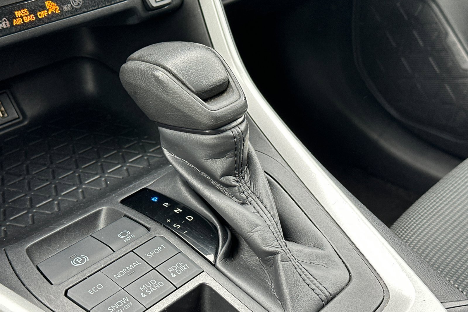 Used 2024 Toyota RAV4 LE image 21