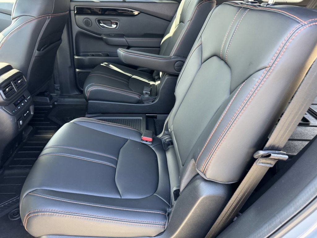 Used 2025 Honda Pilot TrailSport image 14