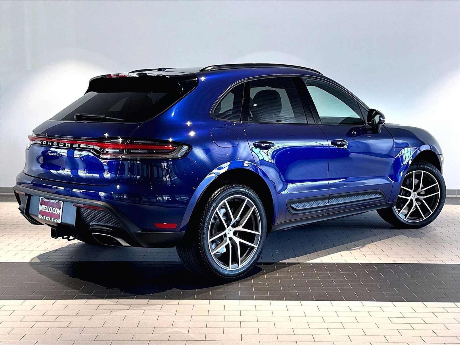 Used 2025 Porsche Macan w/ Smoking Package AWD/4WD image 10