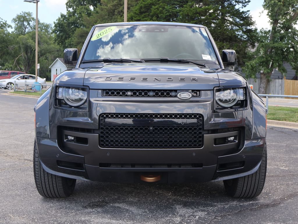 Used 2025 Land Rover Defender 110 AWD/4WD image 2