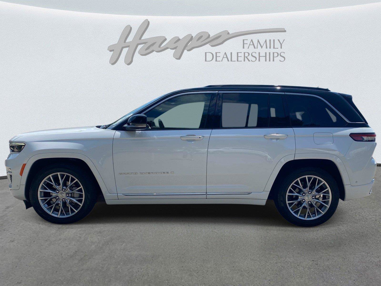 Used 2025 Jeep Grand Cherokee Summit w/ Luxury Tech Group V AWD/4WD image 10