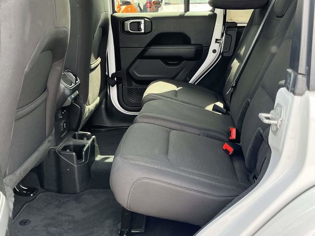 Used 2022 Jeep Wrangler Unlimited Sahara w/ Cold Weather Group image 15