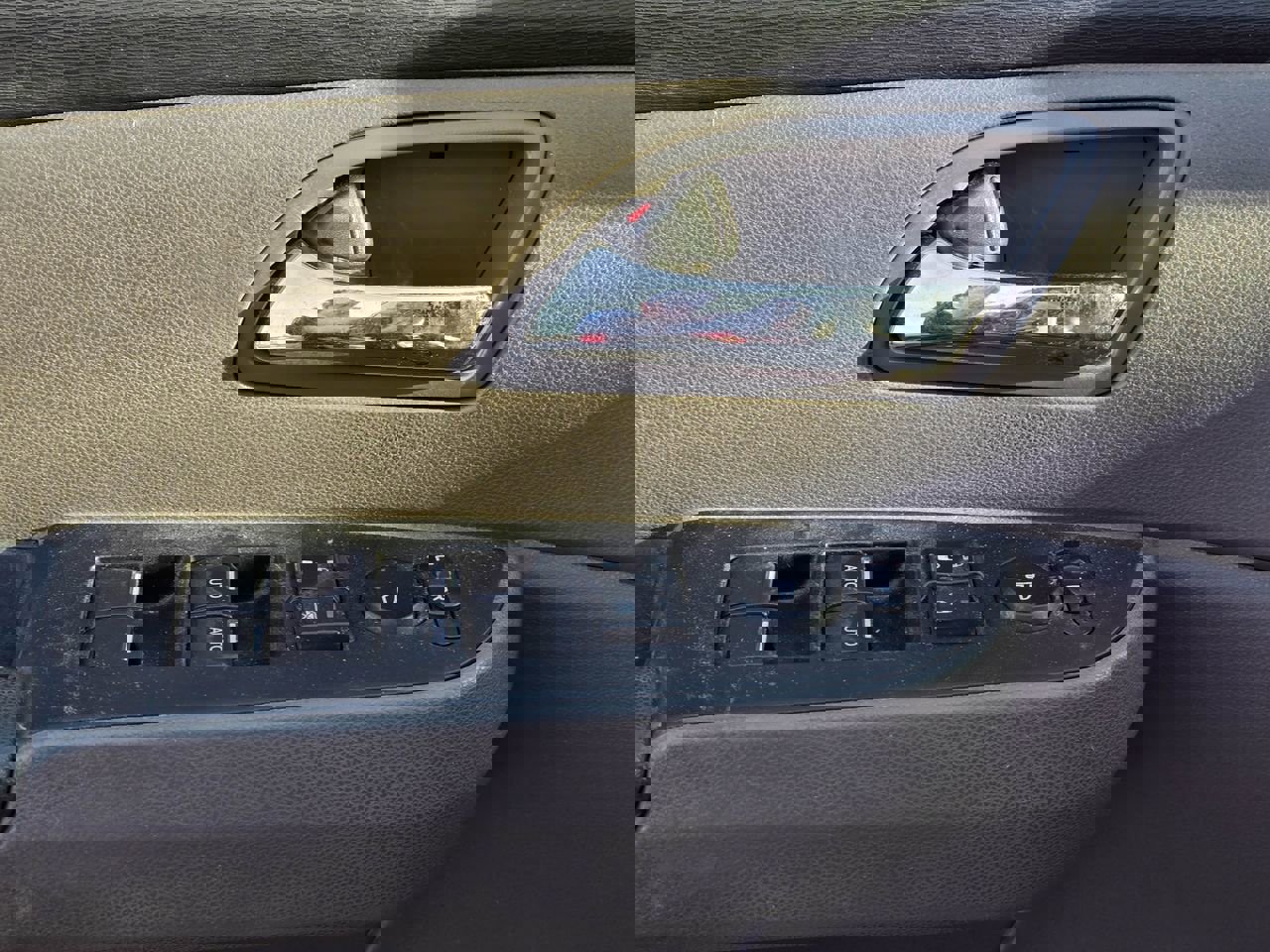 Used 2015 Honda Odyssey EX-L image 9