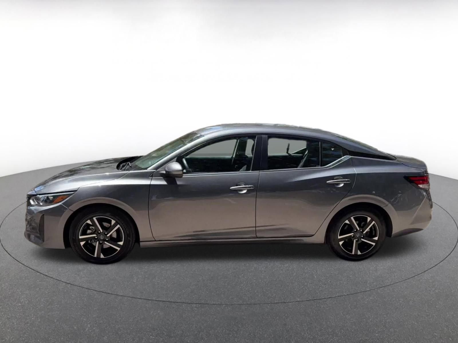 Used 2025 Nissan Sentra SV FWD image 9