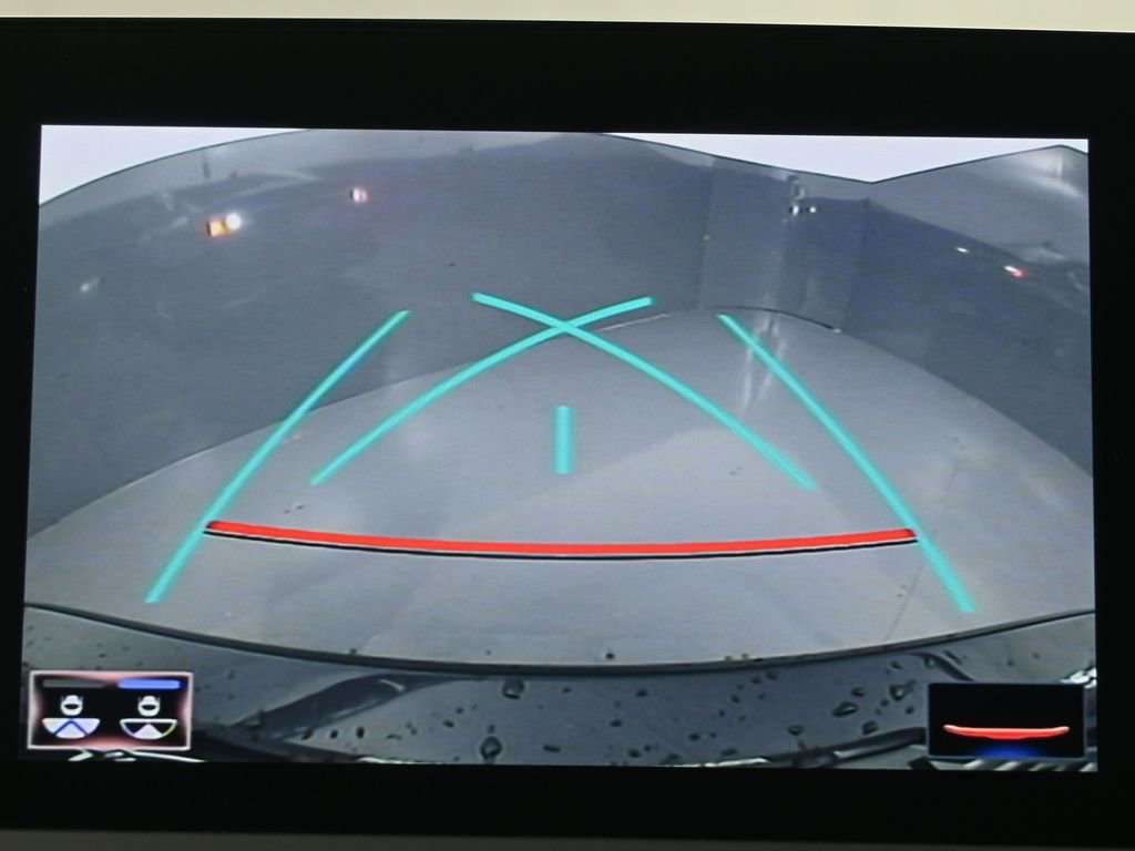 Used 2022 Lexus ES 300h 300h Luxury w/ Accessory Package image 16