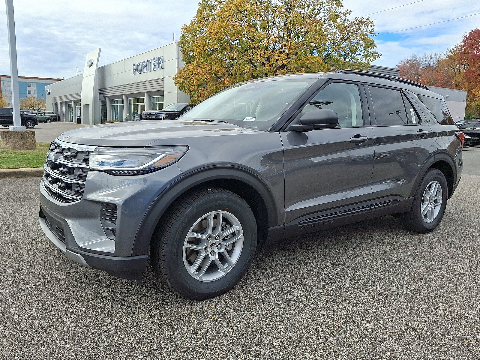 New 2026 Ford Explorer Active RWD image 3