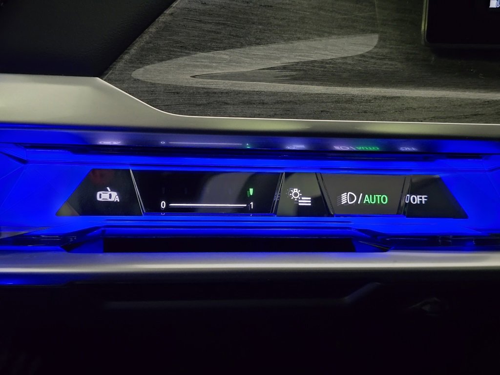 Used 2024 BMW 760i xDrive w/ Executive Package image 26